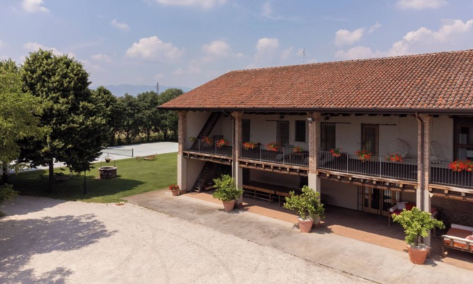 Calcinato House | Beautiful farmhouse convenient to Lake Garda, and surrounded by greenery