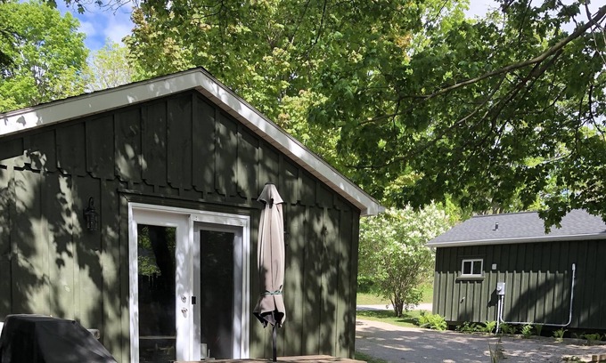 Bayfield Cottage | Beautiful fully equipped 2 bedroom cottage in Bayfield.