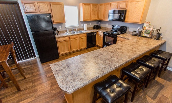 St. Robert House | Beautiful Fully Furnished Townhome