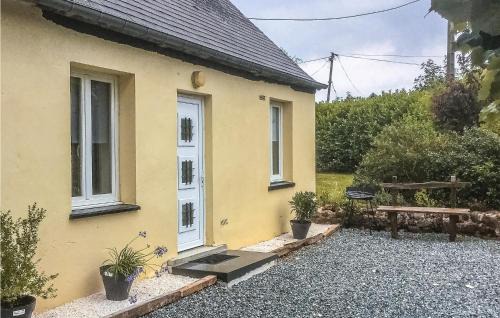Saint-Mars-d'Egrenne House | Beautiful Home In St Mars Degrenne With Kitchen