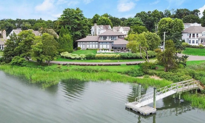 Old Greenwich House | Beautiful home in downtown Old Greenwich