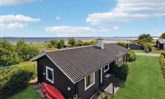 Faaborg House | Beautiful home in Faaborg with kitchen