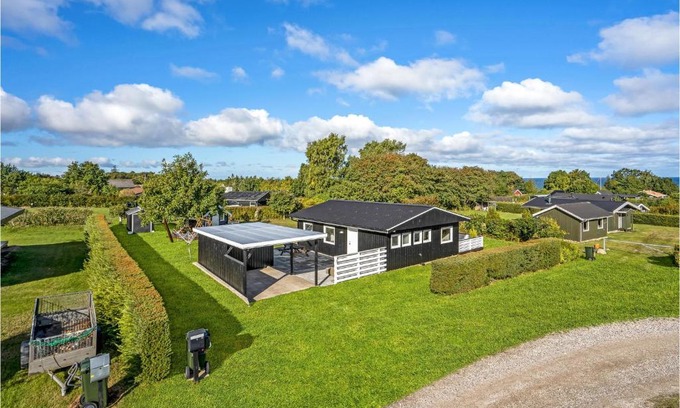 Bønnerup Strand House | Beautiful Home In Glesborg With Kitchen