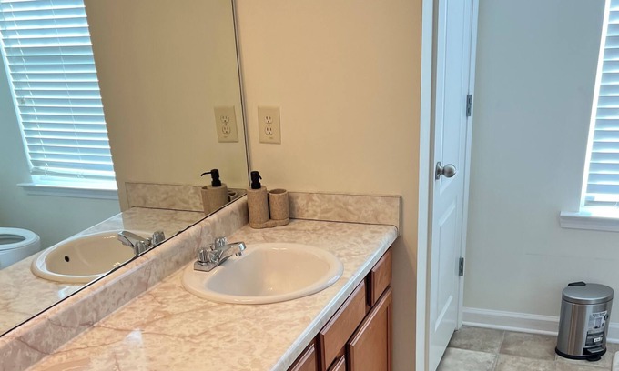 Hiram House | Beautiful home in Hiram GA close to Costco and Pauling hospital, very spacious.