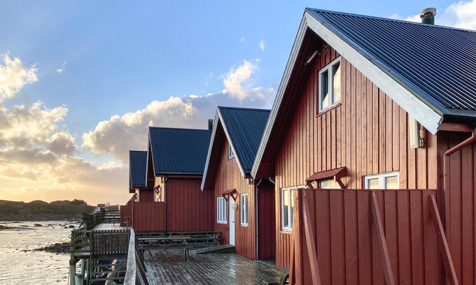 Offersøy House | Beautiful home in Offersøy with kitchen