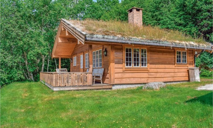 Olden House | Beautiful home in Olden with 3 Bedrooms and WiFi