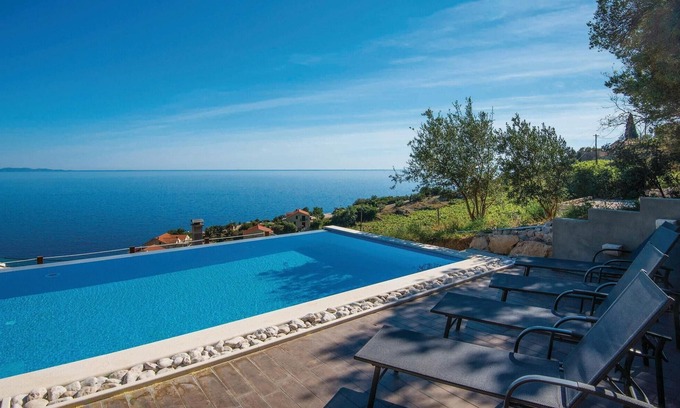 Podobuce House | Beautiful home in Podobuce with kitchen