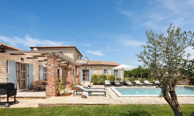 Sveti Lovrec House | Beautiful home in Sv. Lovrec