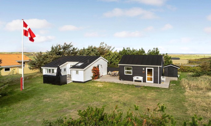 Fjand Badeby House | Beautiful home in Ulfborg with WiFi
