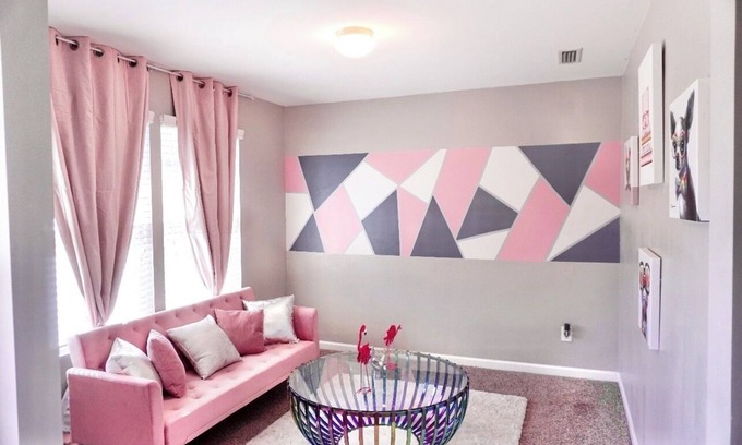 Charlotte House | Beautiful Home Near UNC & More.Wi-Fi.2 lofts!