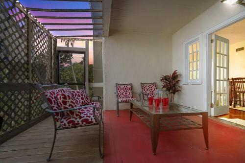 East Daytona House | Beautiful Home Steps from the beach + Side Porch