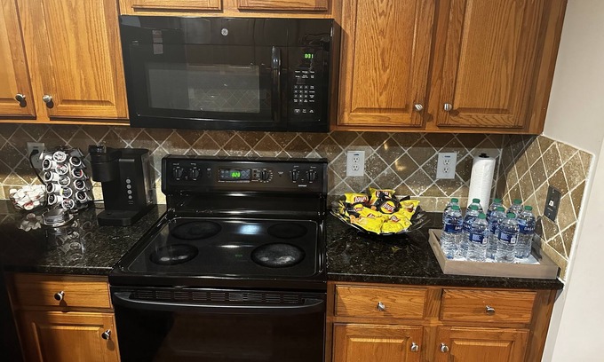 Mableton House | Beautiful Home with huge private fenced backyard 15 mins from ATL airport