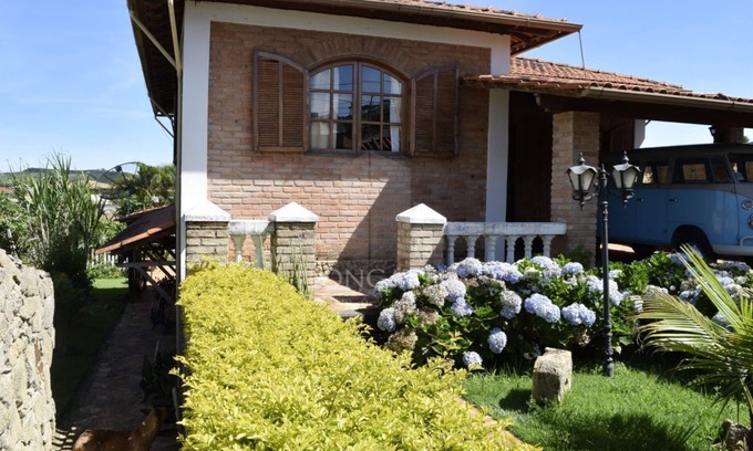 Colonia do Marcal House | Beautiful house with large area, barbecue and wood stove