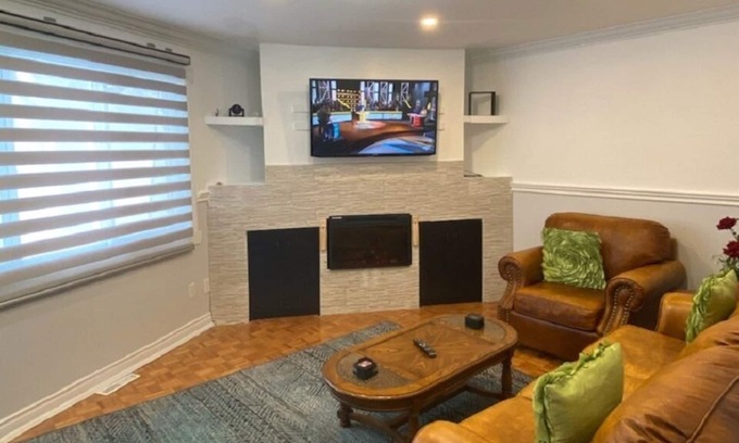 Laval House | Beautiful house. Backyard pool. Free parking. Free Wi-Fi