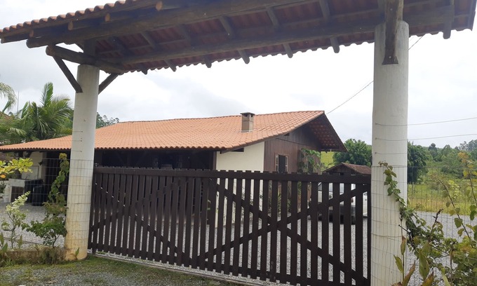 Picarras House | Beautiful house in place. It is 6 kilometers to Piçarras Beach.