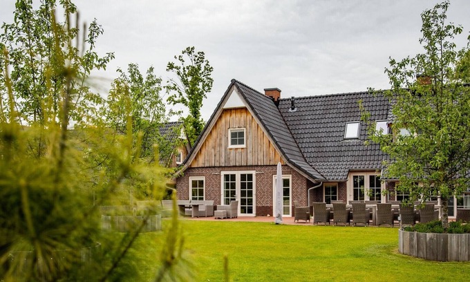 Hellendoorn Villa | Beautiful house with a fireplace surrounded by nature