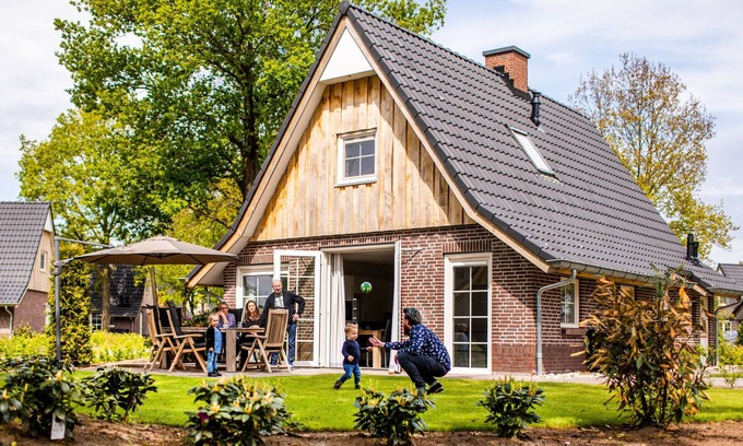 Hellendoorn Villa | Beautiful house with bubble bath, in natural surroundings