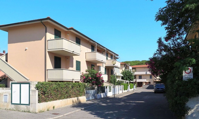 Mazzanta Apartment | Beautiful apartment for 5 people with TV, balcony and parking