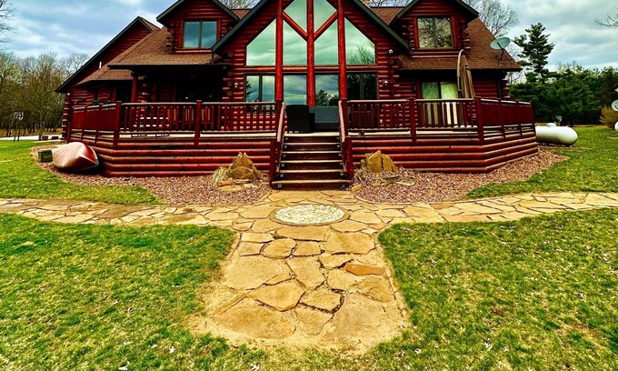Big Bay House | Beautiful Log Cabin Lake House