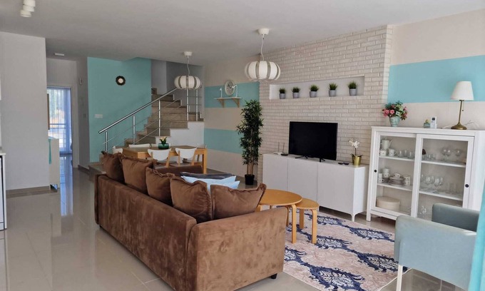 Gastria House | Beautiful luxurious villa by the beach in high-end complex Caesar Beach