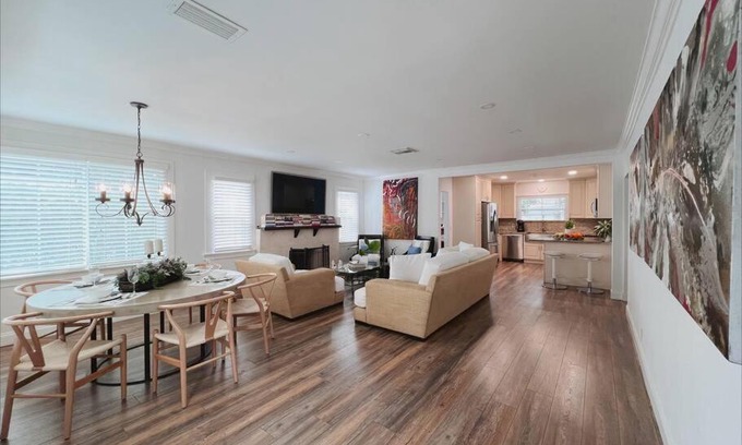 West Palm Beach House | Beautiful Main House in West Palm Beach