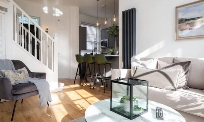 Rottingdean Cottage | Beautiful Mews Cottage | 6 min walk to Rottingdean Beach