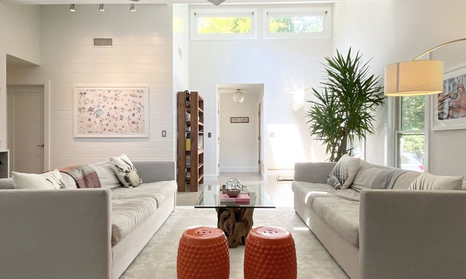 Clearwater Beach House | Beautiful modern beach house with swimming pool. 3 minutes from bay beaches.