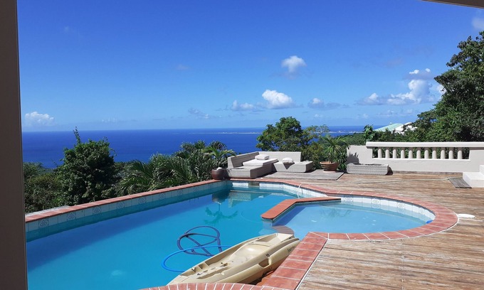 Bellevue Apartment | Beautiful mountain-top apartment with pool and sea view
