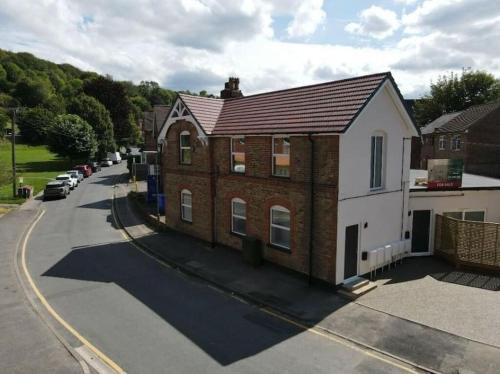 Caterham Apartment | Beautiful New built 2 bedroom apartment