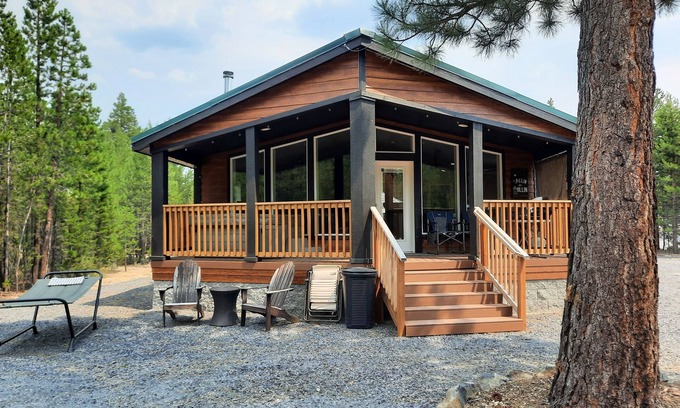 Gilchrist House | Beautiful newer 2 bed/2bath home with hot tub in Two Rivers North