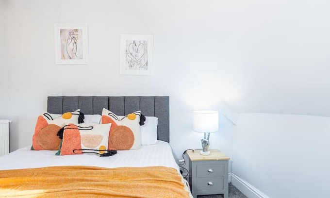 Llandudno Apartment | Beautiful newly refurbished apartment close to the promenade.