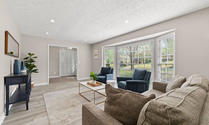 East Cobb House | Beautiful Newly-Renovated Home in Indian Hills
