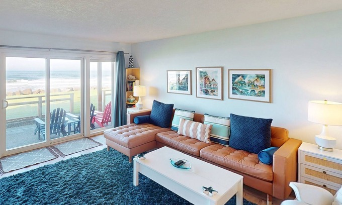 Neskowin House | Beautiful ocean front condo with stunning views, WiFi, steps to beach