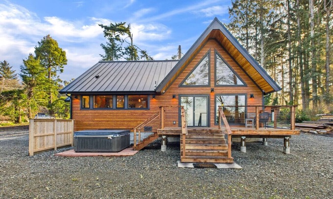 Trinidad House | Beautiful Ocean View Cabin and Hot Tub!