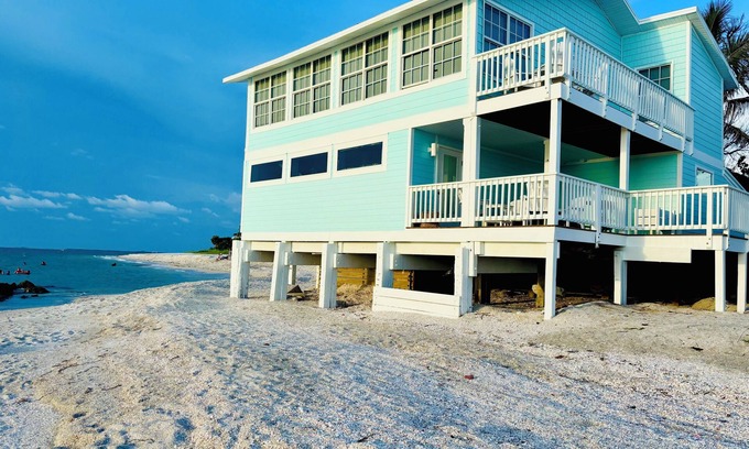 Jose's Hideaway House | BEAUTIFUL OCEANFRONT BEACH LOCATION - FALL SPECIALS!