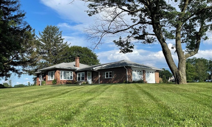 Ono House | Beautiful open and spacious ranch home in country setting