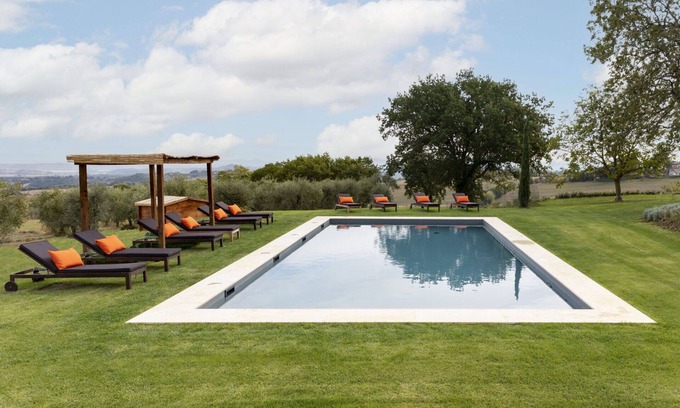 Sarteano Villa | Beautiful private villa with hot tub, WIFI, private pool, A/C, TV and patio, close to Montepulci.