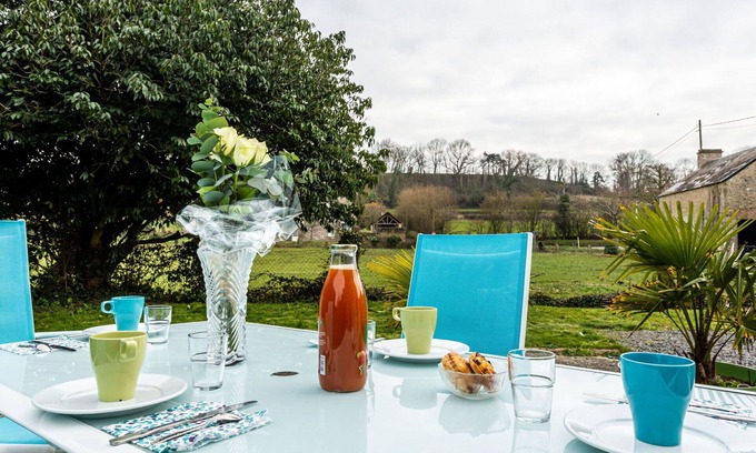 Commes House | Beautiful private villa for 2 guests with WIFI, TV, terrace and pets allowed