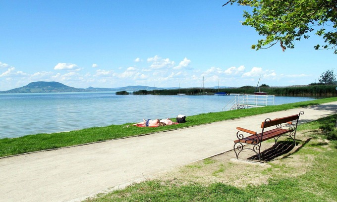 Balatonfenyves House | Beautiful private villa for 6 people with TV, terrace and pets allowed