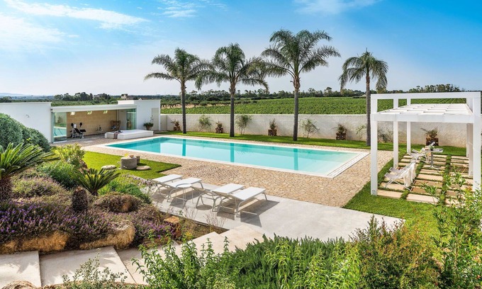 Marausa Villa | Beautiful private villa for 10 people with WIFI, A/C, private pool, TV and terrace