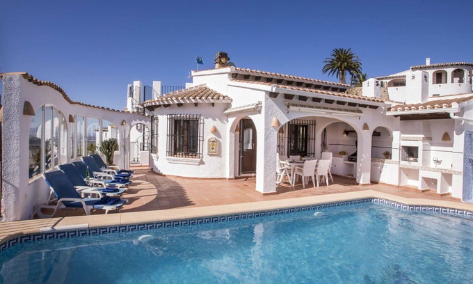 Rafol de Almunia House | Beautiful private villa for 8 people with A/C, WIFI, private pool, TV and patio