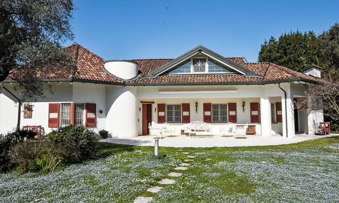 Rovato Villa | Beautiful private villa with private pool, WIFI, A/C, hot tub, TV, patio and pets allowed