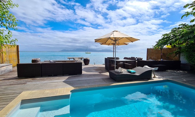 Punaauia House | Beautiful property with 2 bedrooms, swimming pool and view over the sea