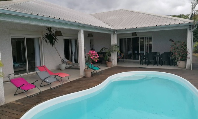 L'Etang-Sale Villa | Beautiful villa with swimming pool