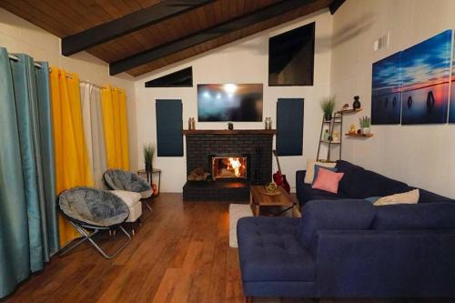 Crestline House | Beautiful Renovated Cozy Forest Home with Hot Tub in Crestline