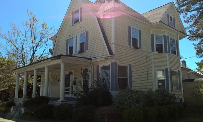 Kinston House | Beautiful Renovated Historic Home In Kinston Historic District.
