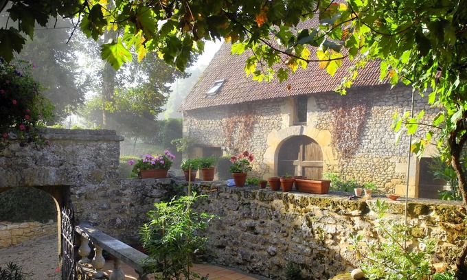 Grolejac House | Beautiful, romantic stone house in over 400 year old domaine