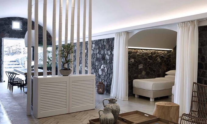 Exo Gialos Villa | Beautiful Santorini Villa | 2 Bedrooms | Greta Villa | Private Pool & Close to.