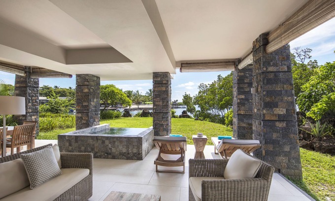 Beau Champ Apartment | Beautiful Sea Front Apartment with Stunning Views And Contemporary Finish nn