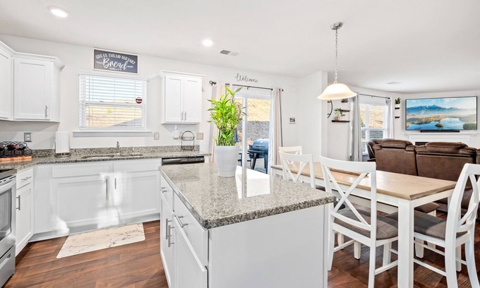 Pendleton House | Beautiful Serene Stay 5 Miles From Clemson University!